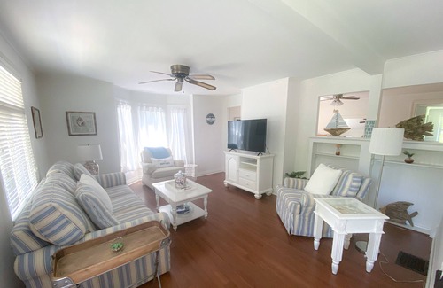 Manasquan Casa | Come stay in paradise, AKA Manasquan, NJ, at our lovely beach house!