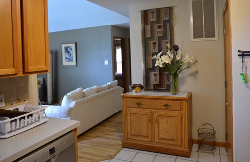 Lawrence Casa | Come stay in quiet and comfortable duplex!
