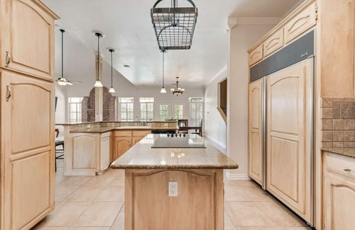 Fort Worth Casa | Come Take a Splash at Updated Beautiful Home!