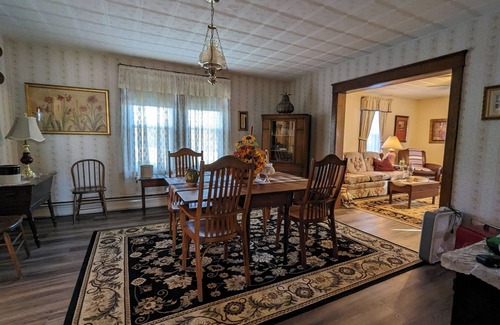Harrisonville Otro | Come to my home Farmhouse. 4 bedrooms, WiFi, AC in McConnellsburg, Pa.