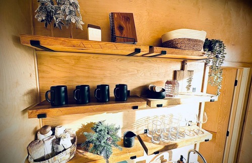La Crosse Cabina | Come unwind with us at Kindred Tiny House.
