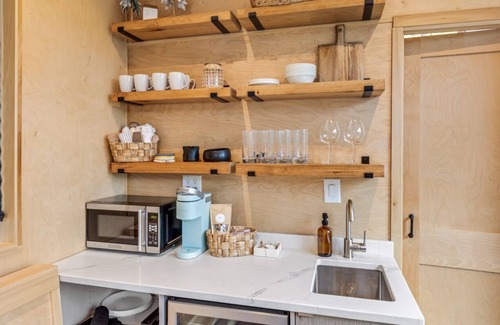 La Crosse Cabina | Come unwind with us at Kindred Tiny House.