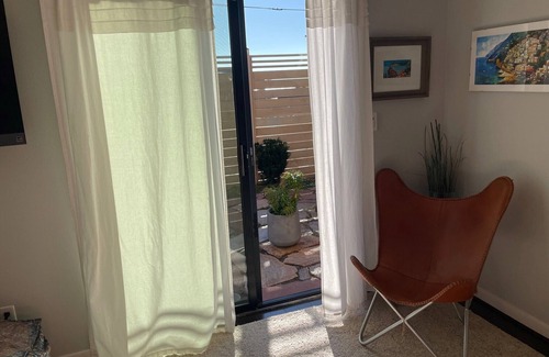 West Seattle Apartamento | Come visit the best beach in Seattle! Private 1 bed/1 bath studio apartment
