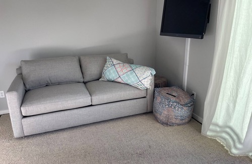 West Seattle Apartamento | Come visit the best beach in Seattle! Private 1 bed/1 bath studio apartment