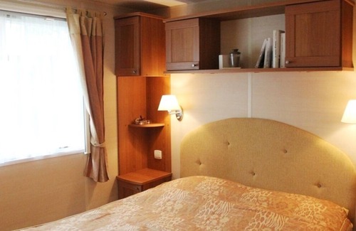 Saint-Privat-de-Champclos Cabaña | Confort casa de campo en un camping tranquilo y natural T03