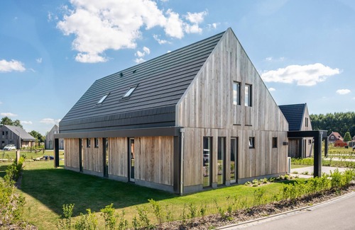 Witmarsum Casa | Comfort 12-person residence in the holiday park Landal Elfstedenhart
