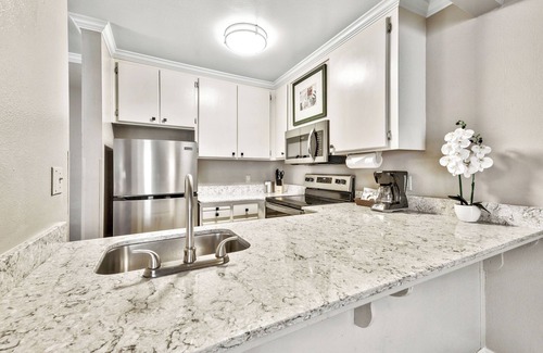 South Lake Tahoe Complejo | Comfort and Convenience! 2 Relaxing Units, Free Breakfast, Pets Allowed
