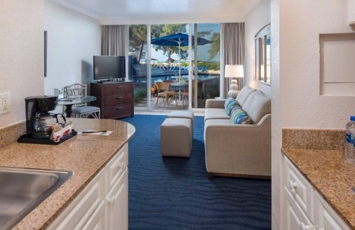 St. Pete Beach Hotel | Comfort and Convenience! 2 Units w/ Kitchenettes, Outdoor Pool