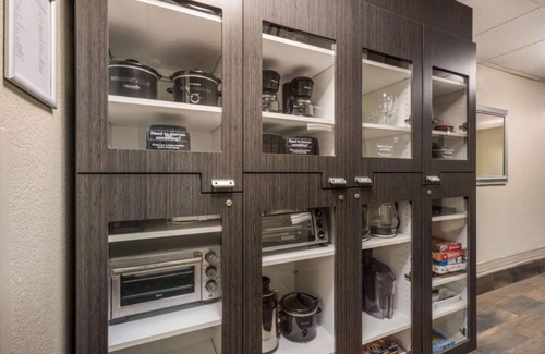 North Arlington Hotel | Comfort and Convenience! Kitchen, Parking Onsite, Pets Allowed