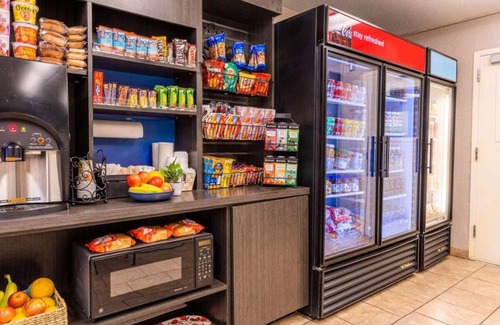 North Arlington Hotel | Comfort and Convenience! Kitchen, Parking Onsite, Pets Allowed