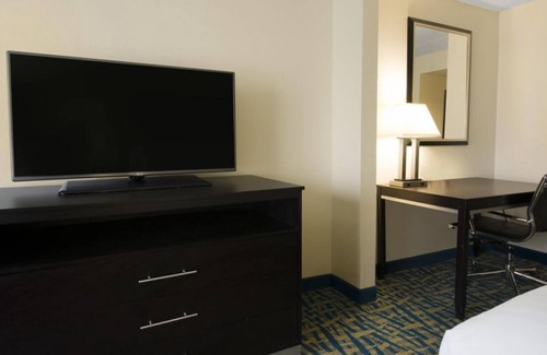 Savannah Casa | Comfort and Convenience! 3 Relaxing Units, Outdoor Pool, Free Parking