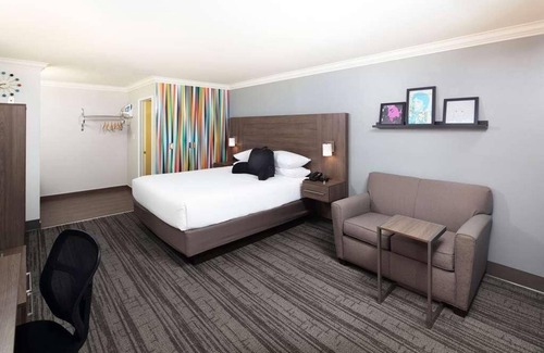Temecula Complejo | Comfort and Convenience in Signature Temecula! Free Parking, Onsite Pool