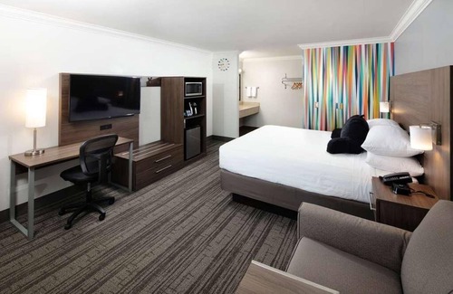 Temecula Complejo | Comfort and Convenience in Signature Temecula! Free Parking, Onsite Pool