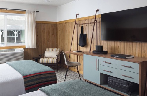 Jackson Hotel | Comfort and Convenience! 2 Comfortable Units, Onsite Pool, Free Parking