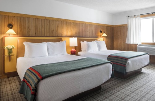 Jackson Hotel | Comfort and Convenience! 2 Comfortable Units, Onsite Pool, Free Parking