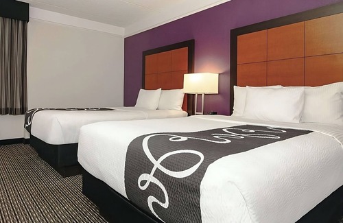 Guasti Hotel | Comfort and Convenience! 4 Great Units! Near Ontario International Airport!