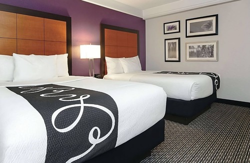 Guasti Hotel | Comfort and Convenience! 4 Great Units! Near Ontario International Airport!