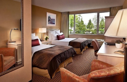 SeaTac Hotel | Comfort and Convenience! Free Parking and Airport Shuttle, Pets Allowed