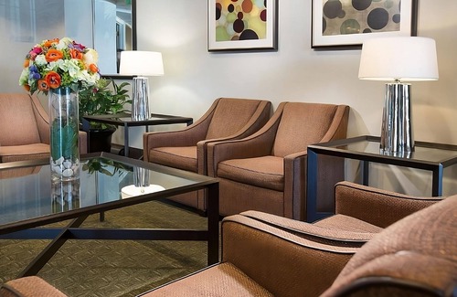 SeaTac Hotel | Comfort and Convenience! Free Parking and Airport Shuttle, Pets Allowed