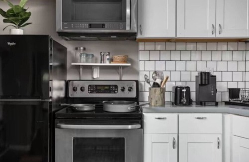 Near Northside Casa | Comfort and Cozy 1BR Getaway, WiFi, BBQ
