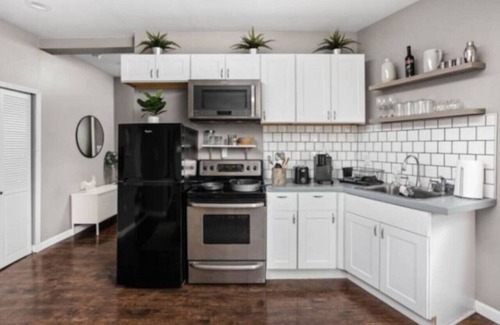 Near Northside Casa | Comfort and Cozy 1BR Getaway, WiFi, BBQ