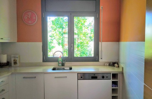 Palau-Saverdera Apartamento | Confort y Excelentes Vistas en la Costa Brava