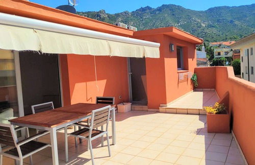 Palau-Saverdera Apartamento | Confort y Excelentes Vistas en la Costa Brava