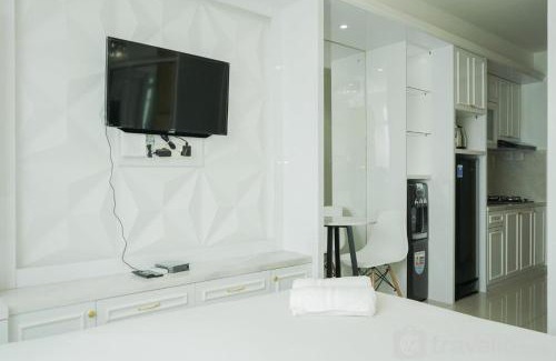 Cikokol Apartamento | Comfort and Modern Studio at Tree Park Cikokol Apartment By Travelio