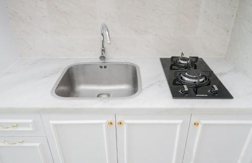 Cikokol Apartamento | Comfort and Modern Studio at Tree Park Cikokol Apartment By Travelio