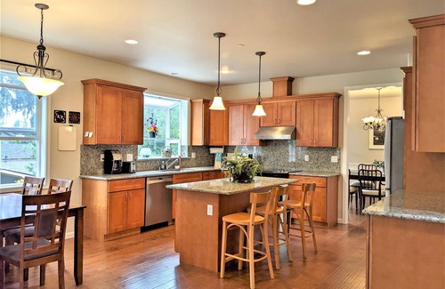 Kenmore Casa | Comfort and quiet 7 bedroom home