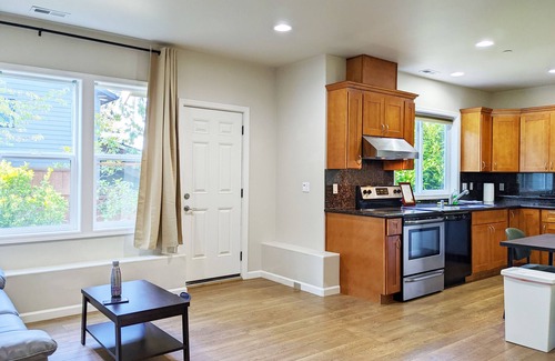 Kenmore Casa | Comfort and quiet 7 bedroom home