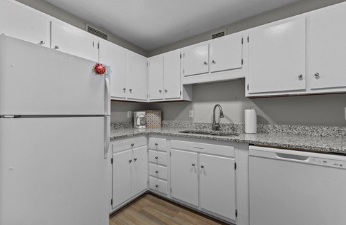 Terry Sanford Apartamento | Comfort at the Clarendon Quaint, clean, safe, & convenient location!