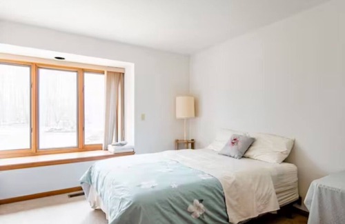 Livonia Casa | Comfort City Country Home