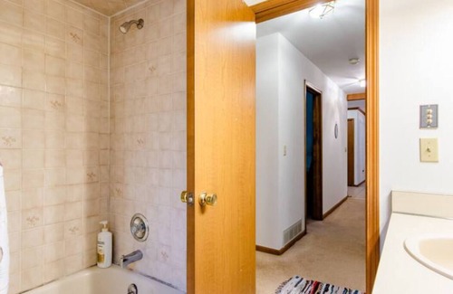 Livonia Casa | Comfort City Country Home