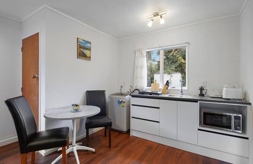 Auckland Casa | Comfort Cove 1BR with Parking, WI-FI and Netflix