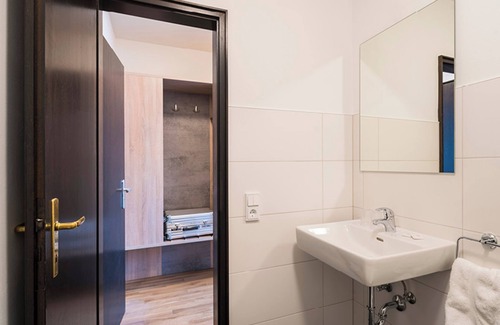 Loerrach Apartamento | Comfort family room with shower and WC