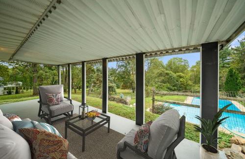 Coatesville Apartamento | Comfort, Fun, & Charming - 5BR Oasis with Pool