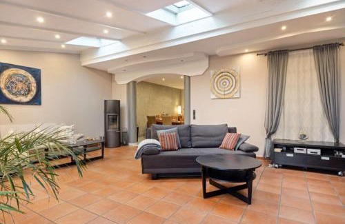 Rhein-Erft-Kreis District Casa | Comfort in Hürth with pool and fireplace