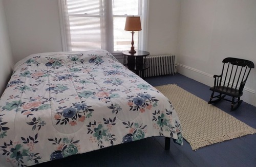 Upper Village Apartamento | Comfort in the heart of the North country! Close to town, trails, restaurants.