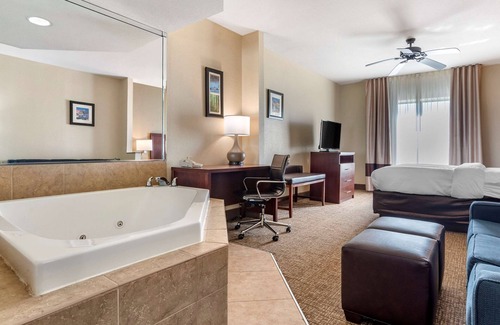 Clinton Hotel | Comfort Inn And Suites