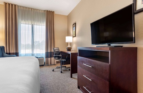 Clinton Hotel | Comfort Inn And Suites