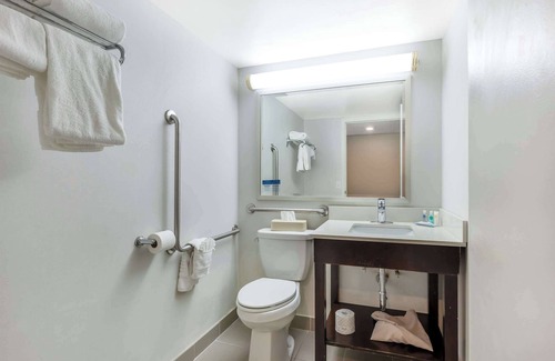 Burlington Hotel | Comfort Inn Burlington