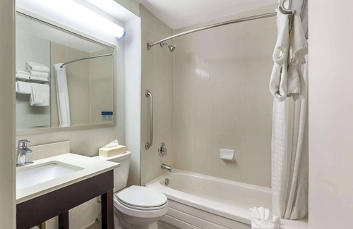 Burlington Hotel | Comfort Inn Burlington