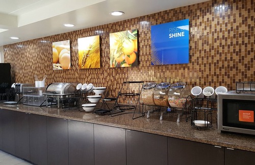 Landen Hotel | Comfort Inn Cincinnati Northeast