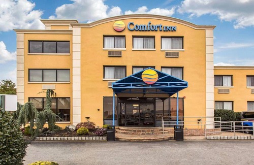 Edgewater Hotel | Comfort Inn Edgewater on Hudson River