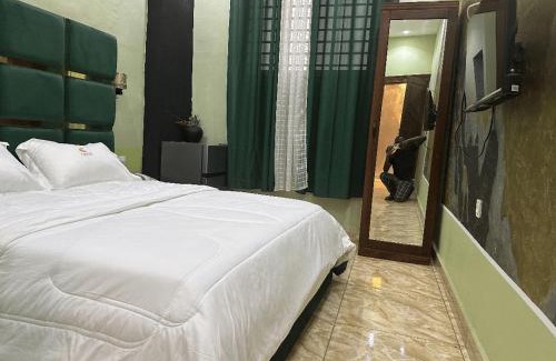 Yaounde Hotel | Comfort INN Hotel & Suits