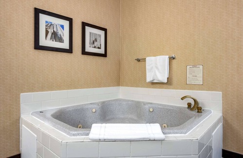 Strabane Hotel | Comfort Inn Meadowlands