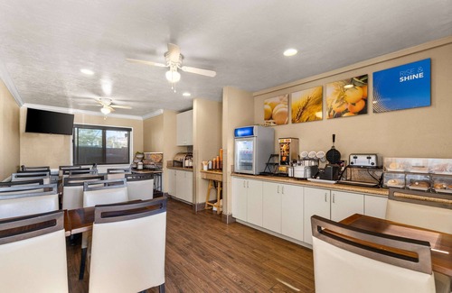 Roseville - Fleet Ridge Hotel | Comfort Inn San Diego Airport At The Harbor