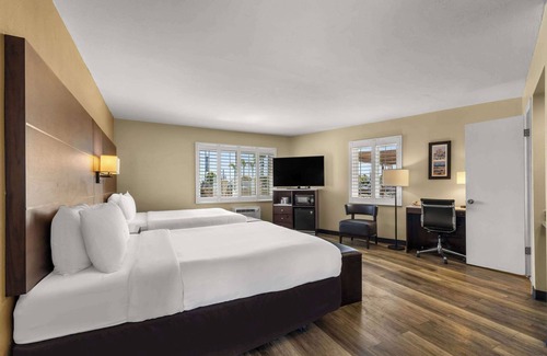 Roseville - Fleet Ridge Hotel | Comfort Inn San Diego Airport At The Harbor