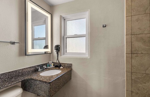 Roseville - Fleet Ridge Hotel | Comfort Inn San Diego Airport At The Harbor